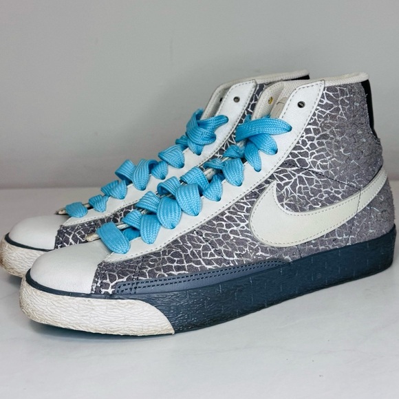 NIKE Women’s Blazer High Top Grey and Metallic 2008 - Picture 9 of 13